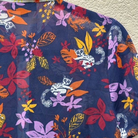 Modcloth Short Sleeve Top Sheer Floral Lemur Frogs & Parrot Print Womens S NEW - Picture 7 of 15